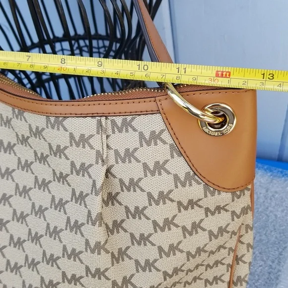 Michael Kors Beige/Brown Signature Coated Canvas and Leather Jet Set Hobo NWT - Picture 8 of 12